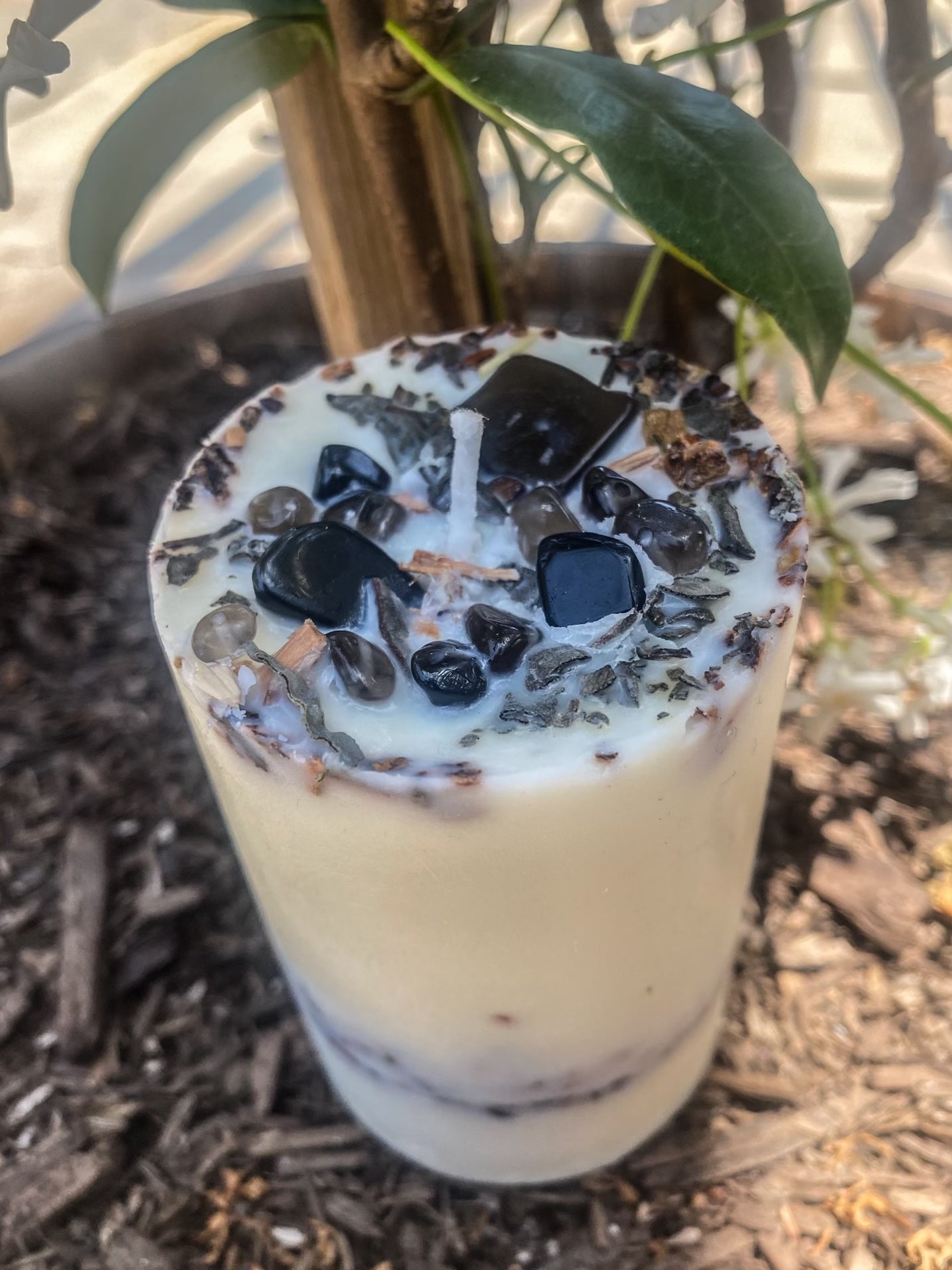 Remove Negative Energy Candle | Handmade Rosemary & White Tea Crystal Candle – Nibiru Beauty